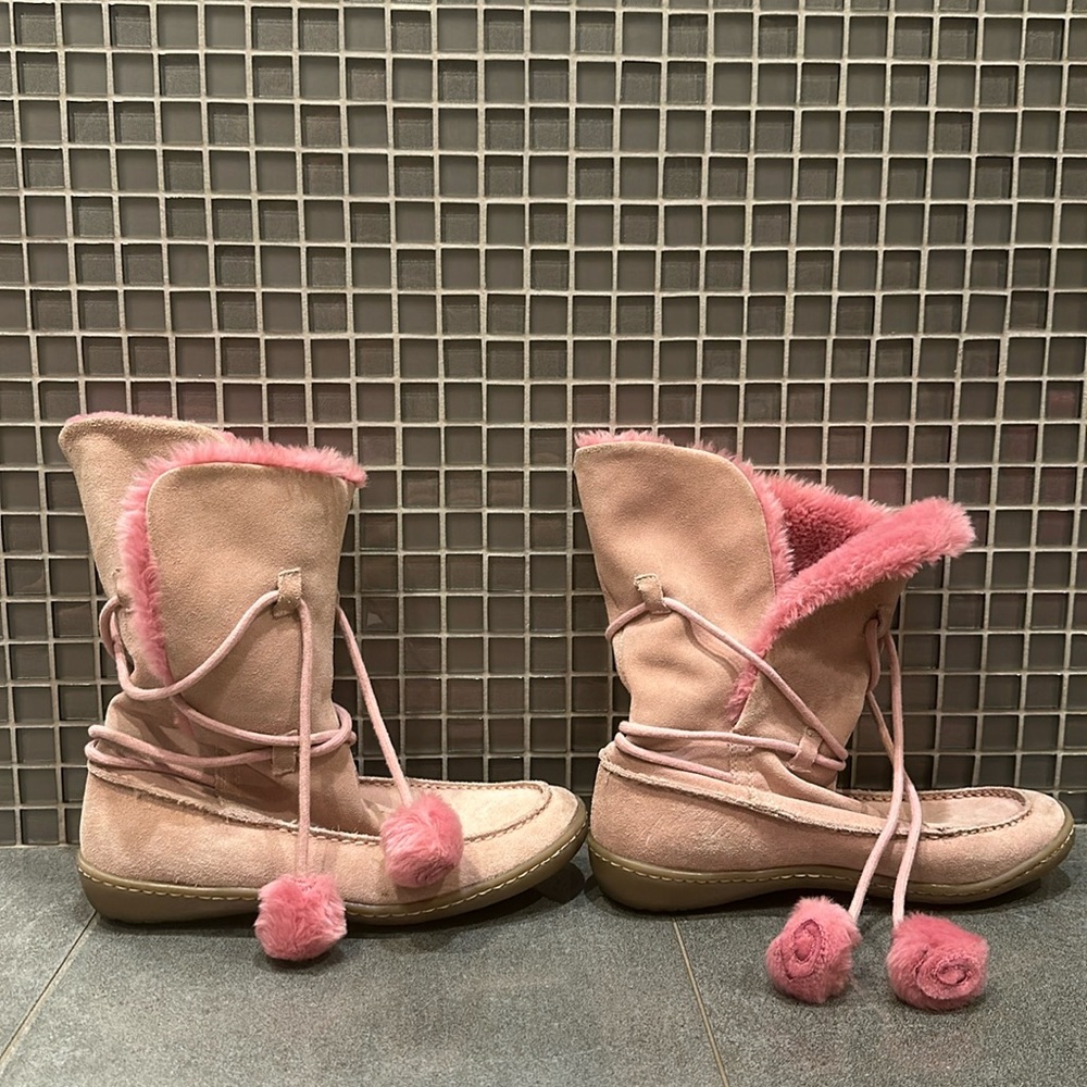💕 Y2K Steve Madden Pink Suede Pom Pom Boots 💕